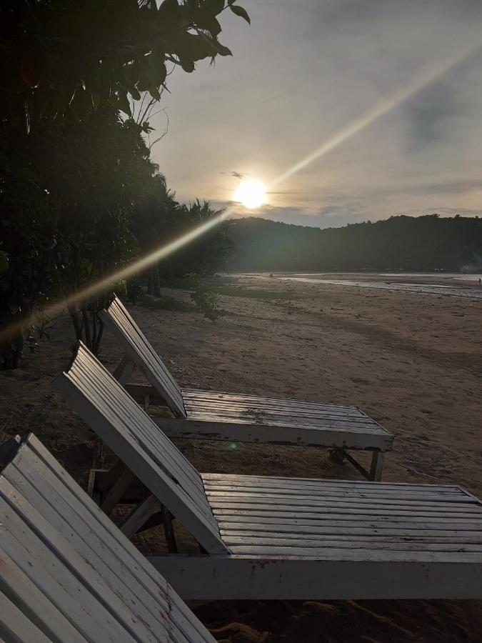 Akoya Beach Park And Cottages Locaroc Esterno foto
