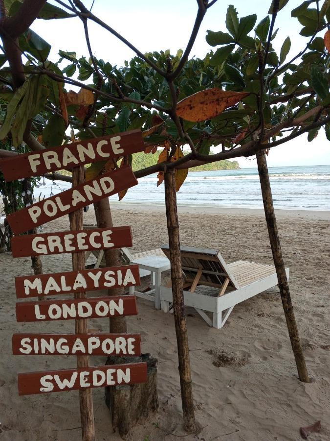Akoya Beach Park And Cottages Locaroc Esterno foto