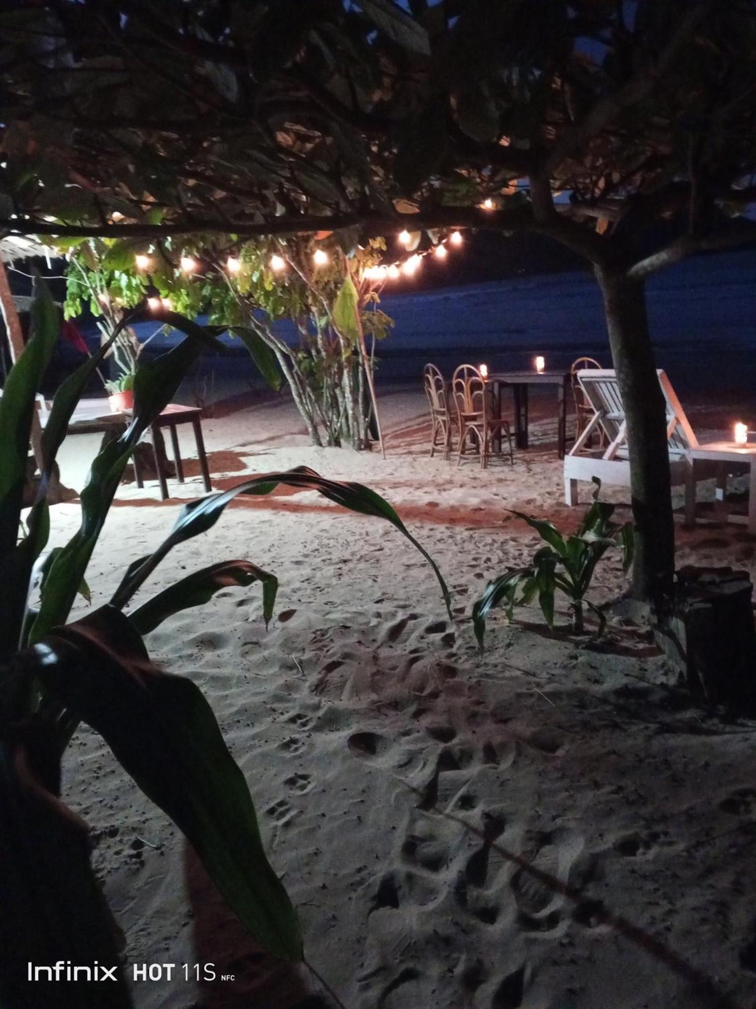 Akoya Beach Park And Cottages Locaroc Esterno foto