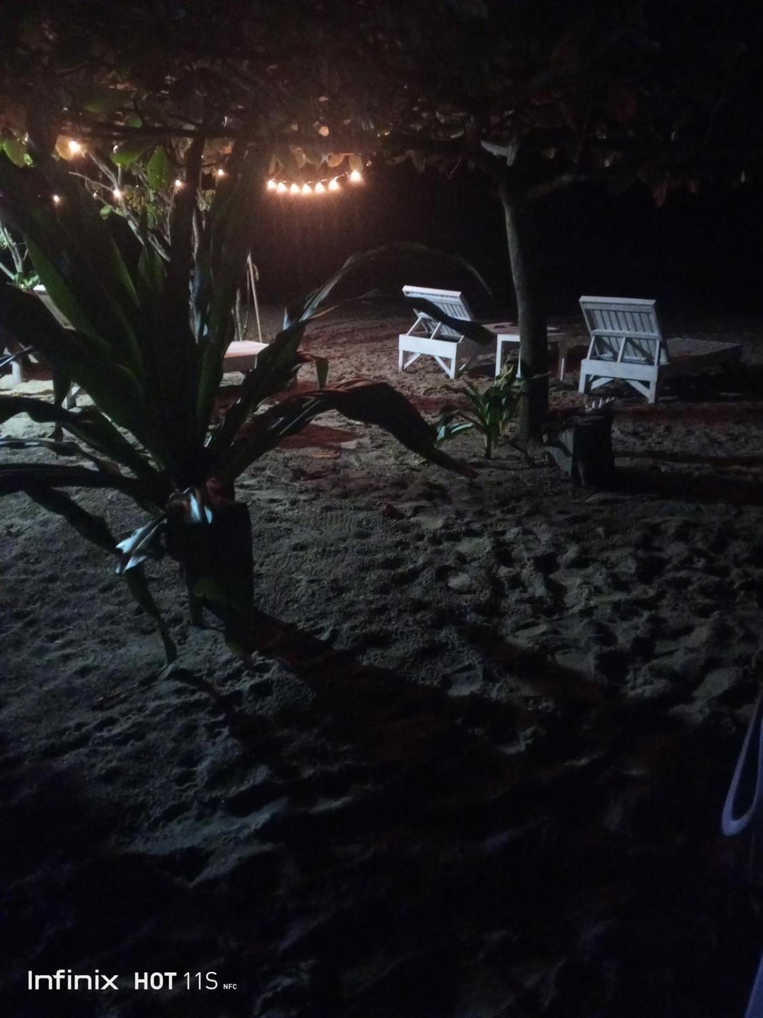 Akoya Beach Park And Cottages Locaroc Esterno foto