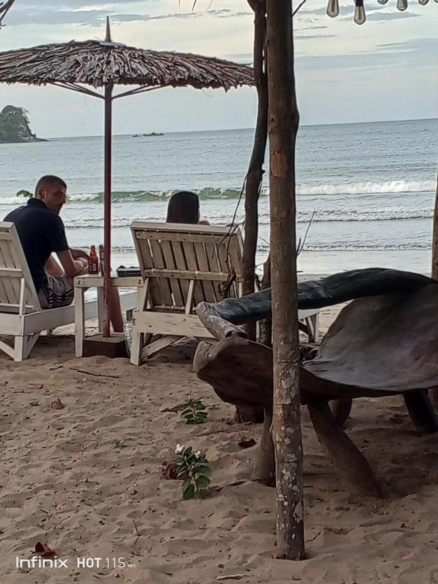 Akoya Beach Park And Cottages Locaroc Esterno foto